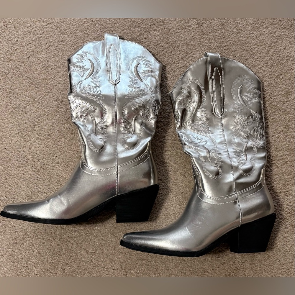 Metallic Silver Women's Western Heeled Boots